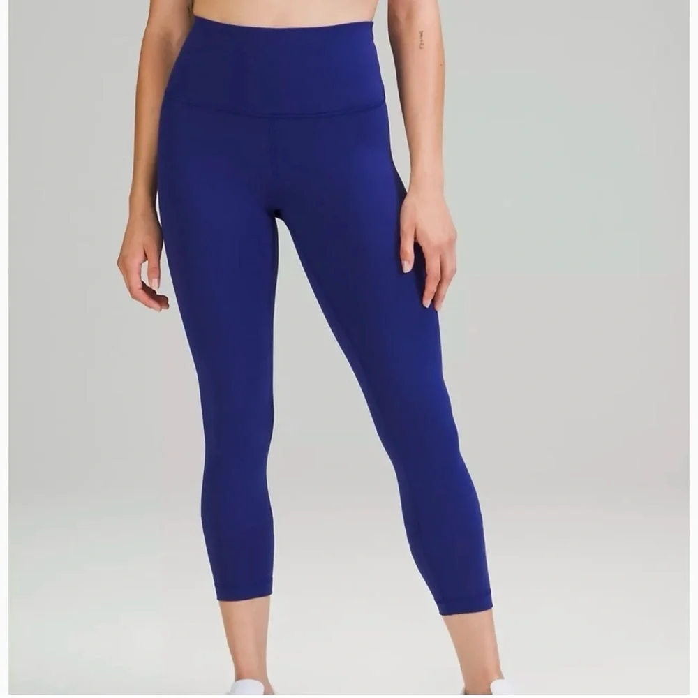 Lululemon wunder train tight in good used condition.
Size:2
Length:27”